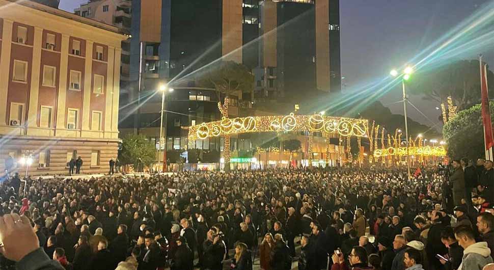 prostest tirana.jpg